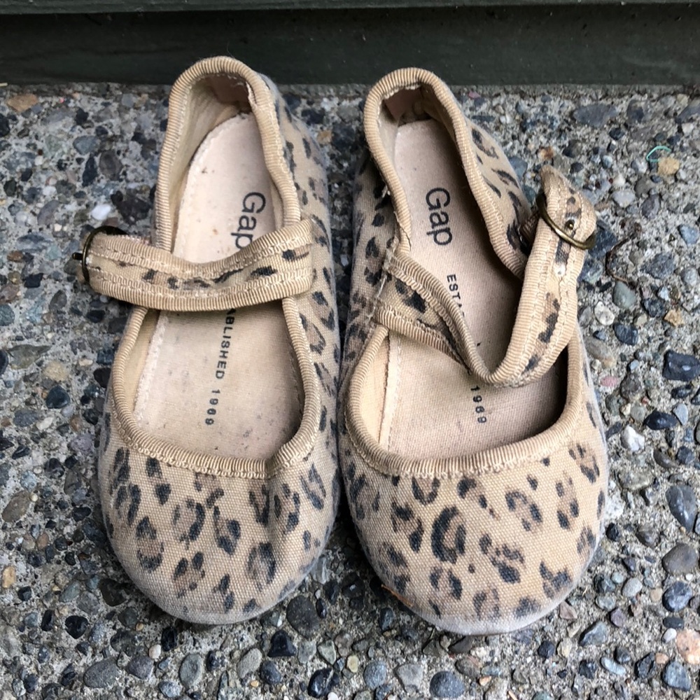 Toddler leopard print gap shoes